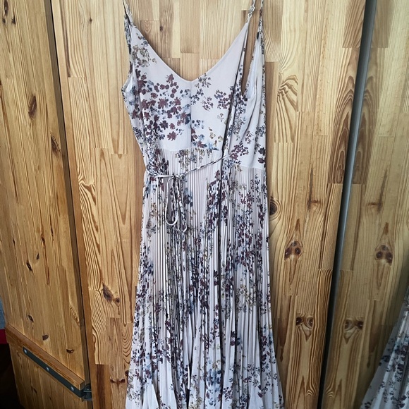 Aritzia Wilfred Beaune light pink floral wrap midi dress (size XS) - Picture 8 of 11